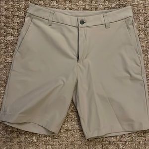 NWOT lululemon men's commission classic-for shorts 9" - sz 32